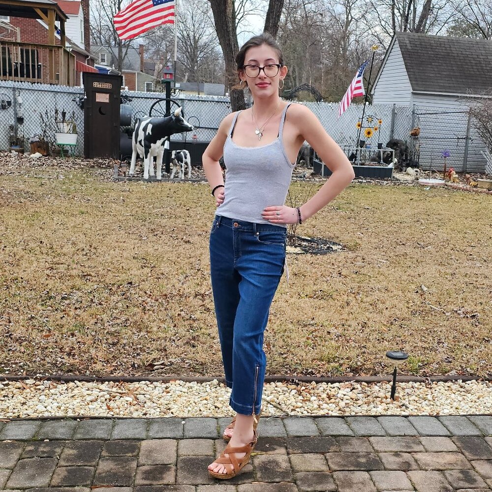 Georgia Peach by Ivanka Trump Dark Wash Crop Jeans – Size 4 – NWT